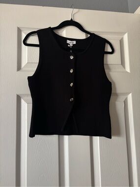 Chic Sleeveless Black Button-Front Knit Shell